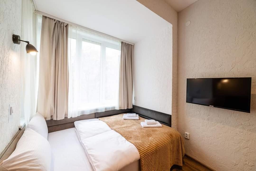 Затишні Смарт-Квартири В Історичному Центрі! Apartment Uzhhorod Exterior photo