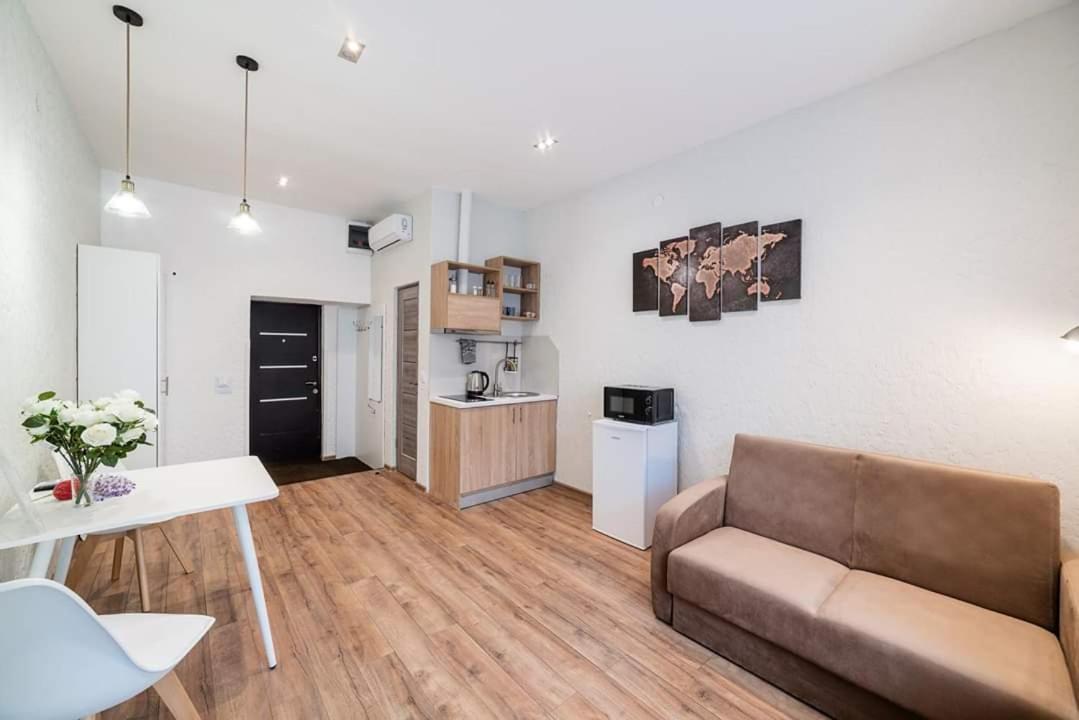 Затишні Смарт-Квартири В Історичному Центрі! Apartment Uzhhorod Exterior photo