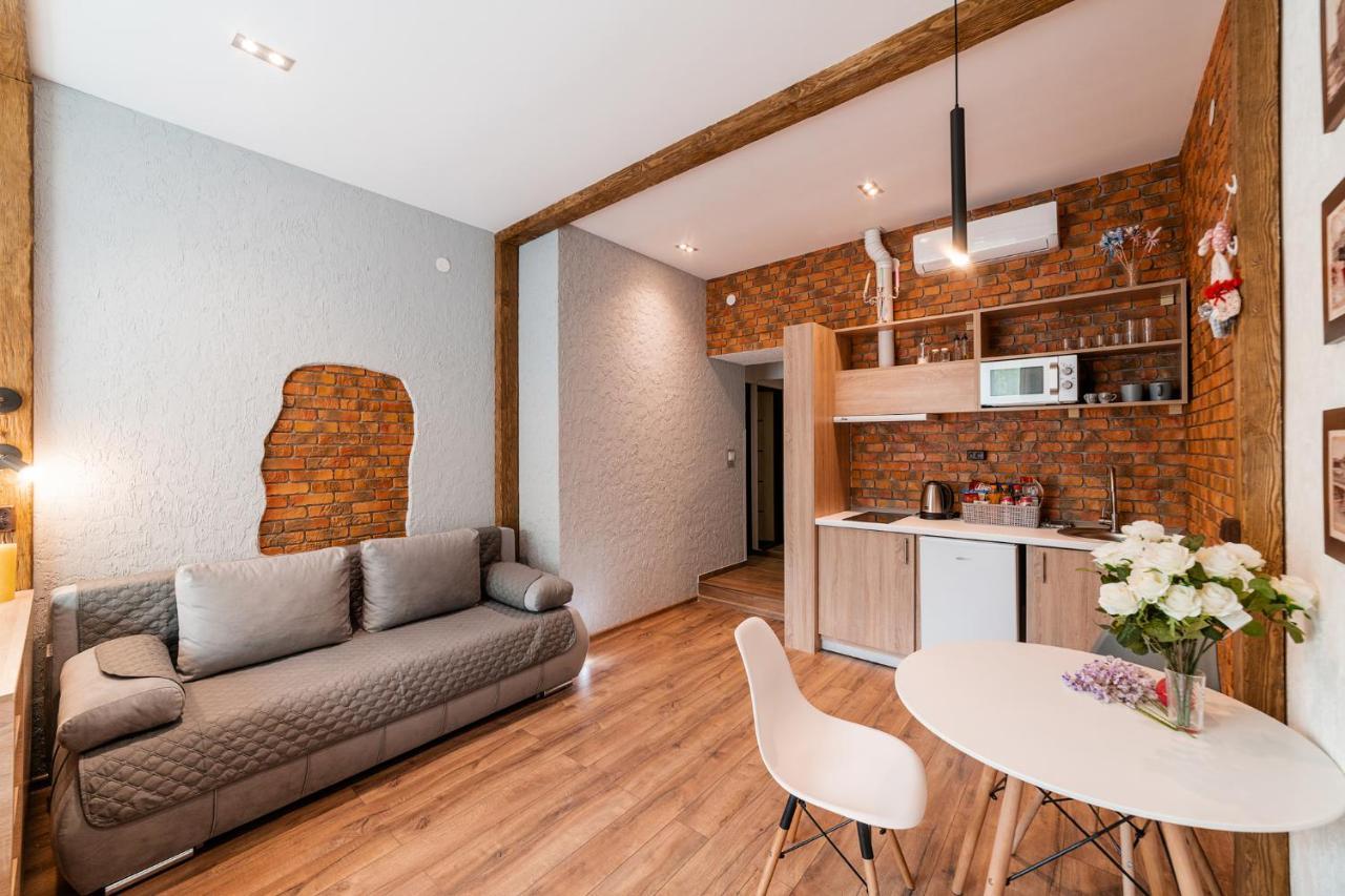 Затишні Смарт-Квартири В Історичному Центрі! Apartment Uzhhorod Exterior photo
